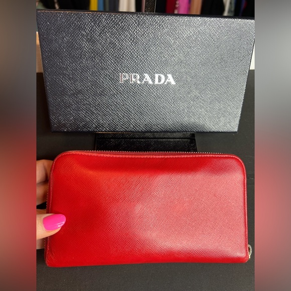 Authentic Prada wallet - red - Picture 4 of 7